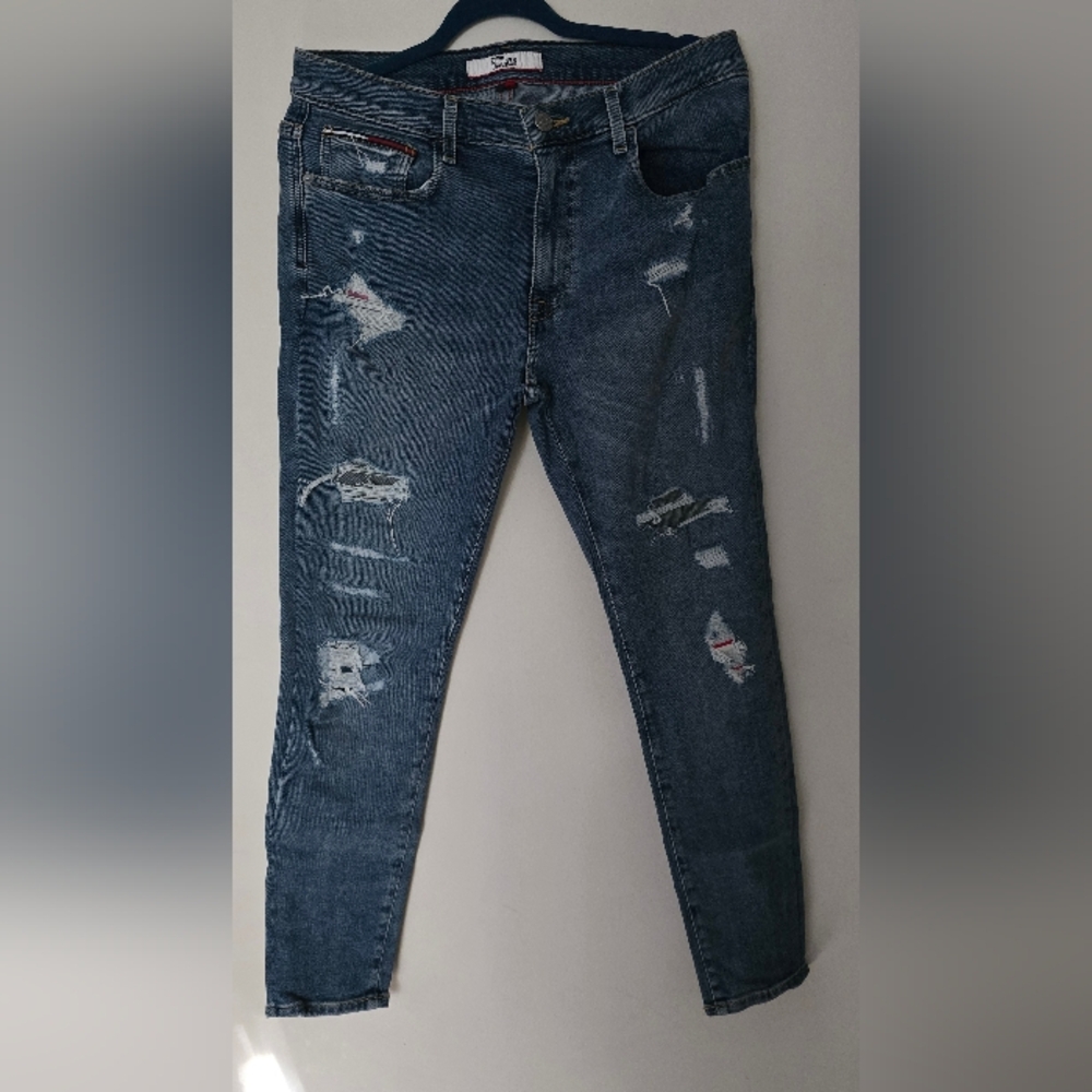 Tommy Hilfiger Distressed Skinny Jeans in Blue